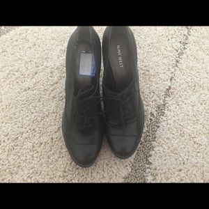 Stylish black shoe